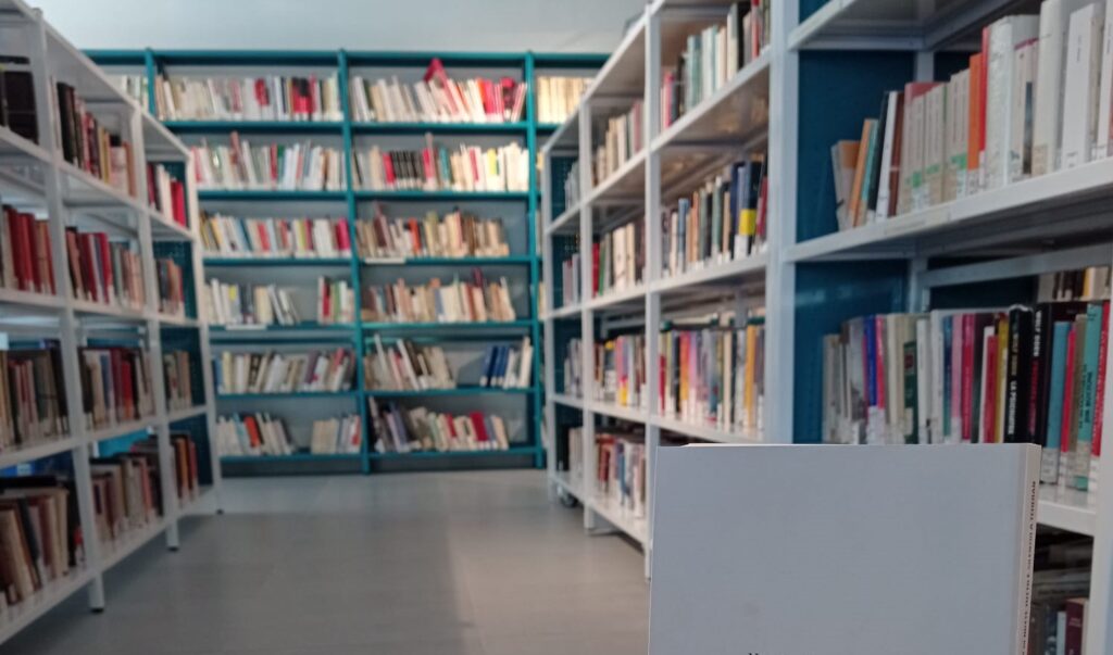 Ospite in biblioteca …